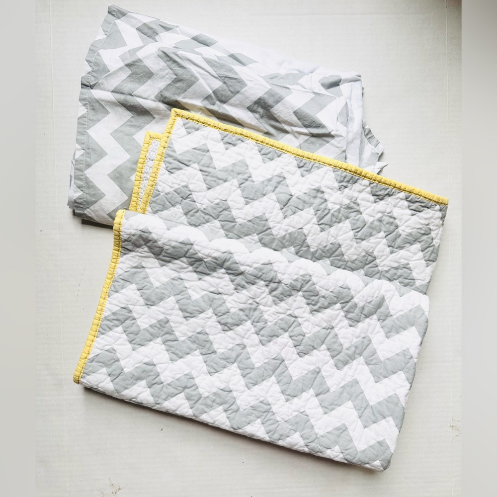 Pottery Barn Grey&White Chevron Crib Quilt & Skirt Set
